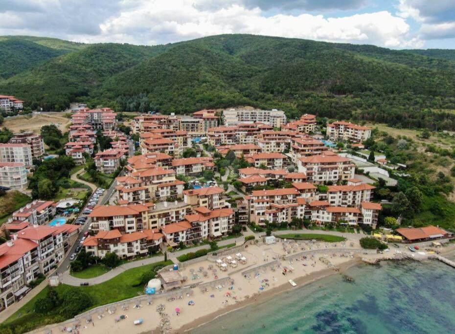 Апартамент Ния, Райска Градина / Garden Of Eden Sveti Vlas Bagian luar foto