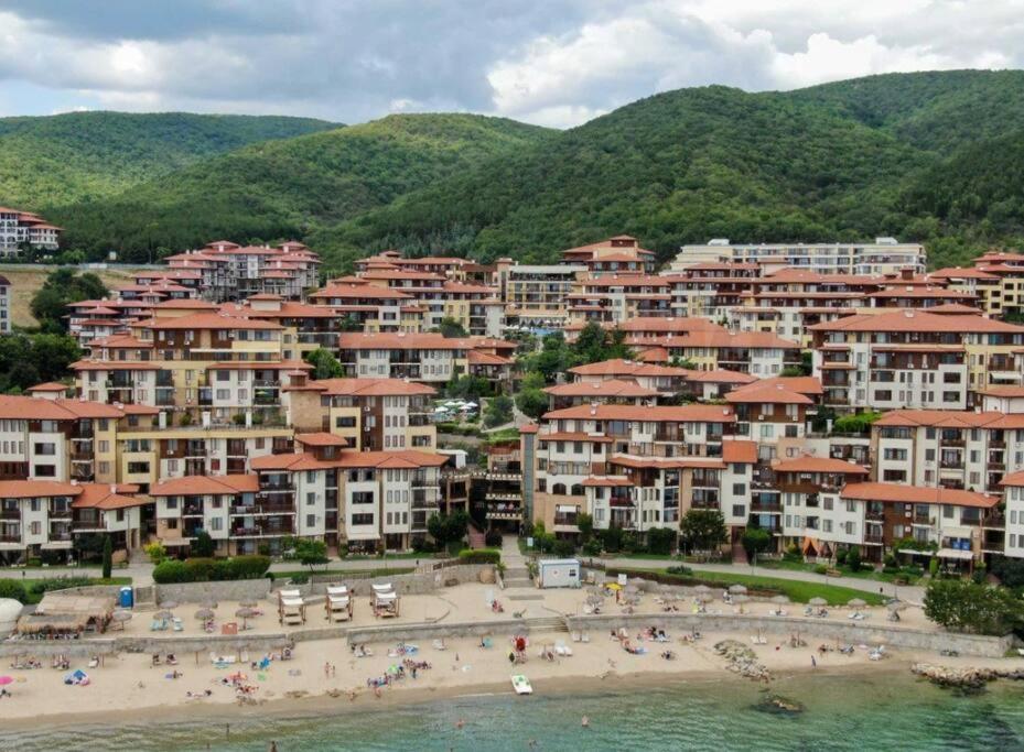 Апартамент Ния, Райска Градина / Garden Of Eden Sveti Vlas Bagian luar foto