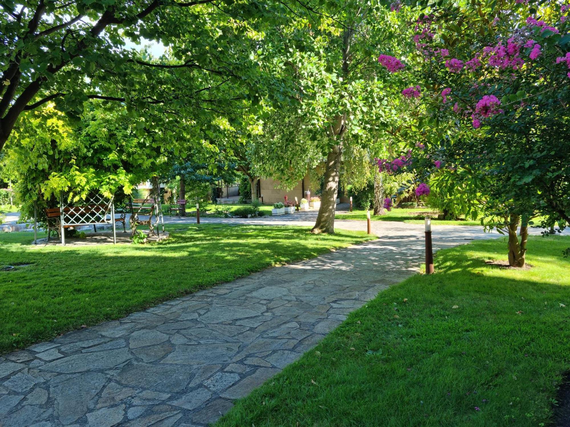 Апартамент Ния, Райска Градина / Garden Of Eden Sveti Vlas Bagian luar foto