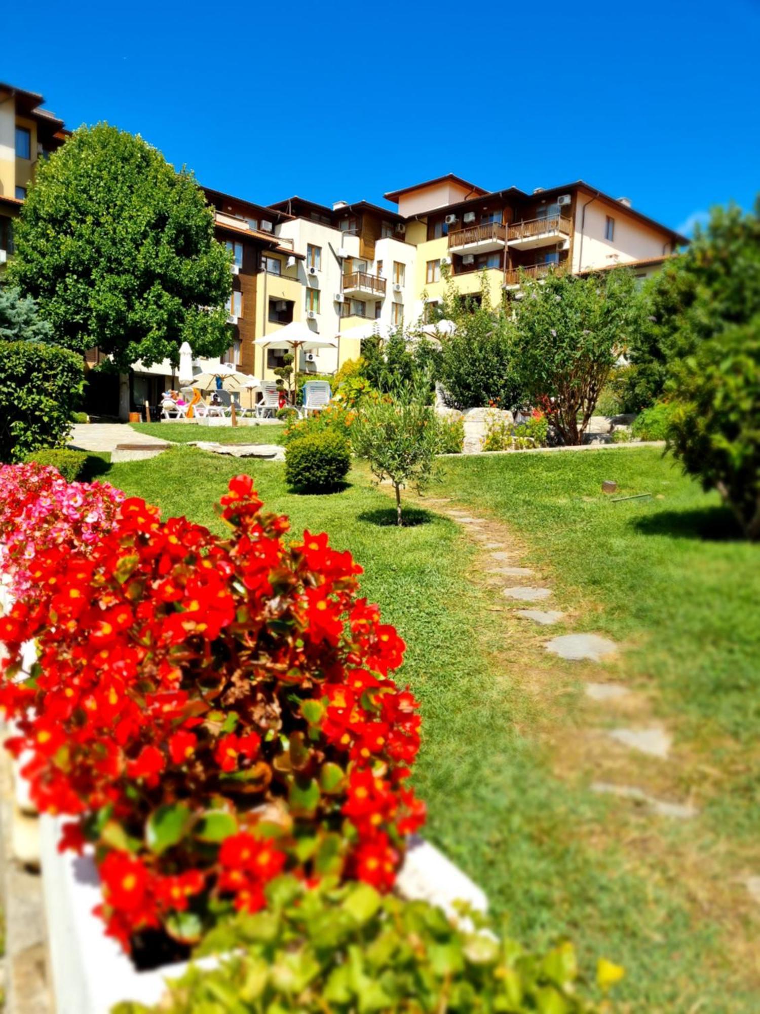 Апартамент Ния, Райска Градина / Garden Of Eden Sveti Vlas Bagian luar foto